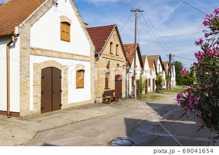 cellar lane in Hajos, Kalocsa County, Southern 69041654