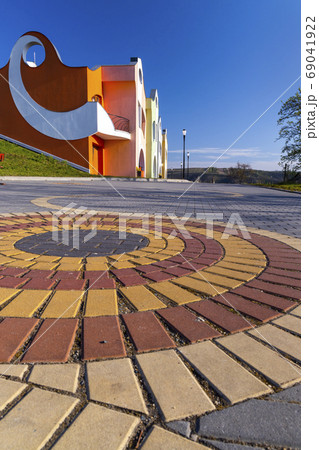 Modern architecture Opile sklepy in Velke 69041922