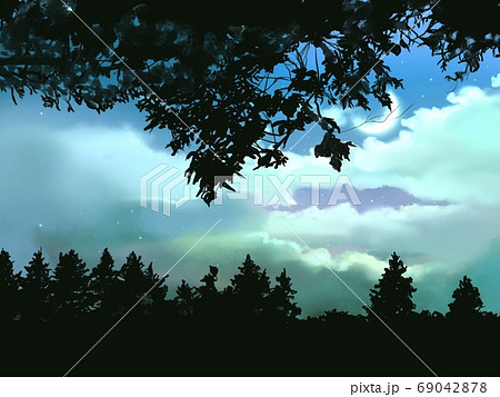 夜空と雲と月と木々のシルエットのイラスト素材