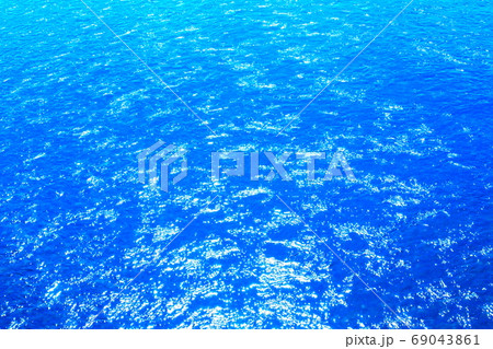 カラー　流れ　川　透明　透過　（2020年9月登録）　最大サイズ：M 69043861