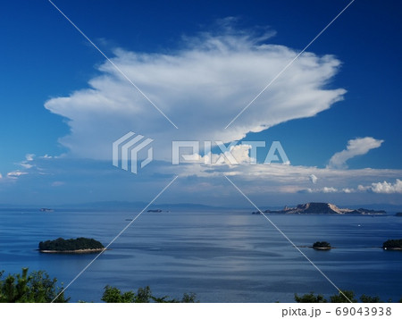 万葉岬から見る夏の播磨灘の眺望 万葉岬から見る夏の播磨灘の眺望 69043938