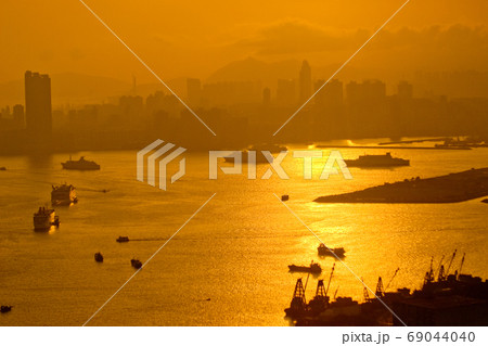 25 May 2007 an Victoria Harbour at  sunset, Devils 69044040