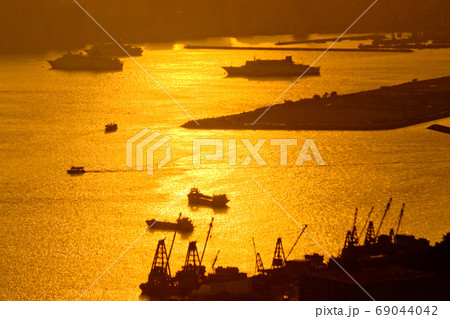 25 May 2007 an Victoria Harbour at  sunset, Devils 69044042