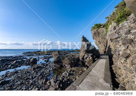静岡県下田市須崎の恵比須島 静岡県下田市須崎の恵比須島 69046969