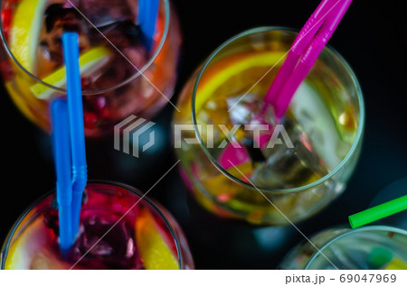 fresh and refreshing cocktails based on gin, a 69047969