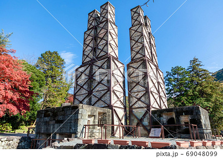 紅葉が奇麗な秋の韮山反射炉 紅葉が奇麗な秋の韮山反射炉 69048099
