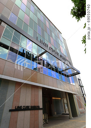 渋谷の街並み 渋谷公会堂 LINE CUBE SHIBUYA 渋谷の街並み 渋谷公会堂 LINE CUBE SHIBUYA 69050740