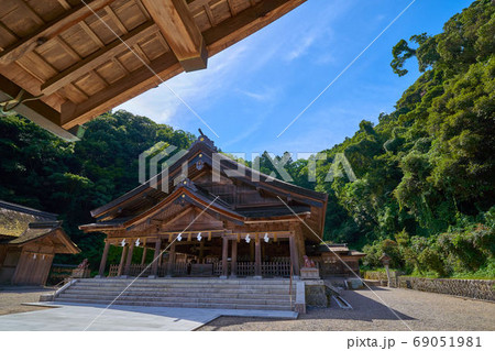 島根県松江市の重要文化財 美保神社拝殿 69051981