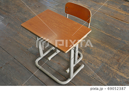 【旧遷喬尋常小学校 (机)】 岡山県真庭市鍋屋 【旧遷喬尋常小学校 (机)】 岡山県真庭市鍋屋 69052387