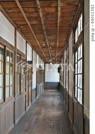【旧遷喬尋常小学校】 岡山県真庭市鍋屋 69052392