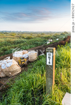 蕪栗沼標柱1号と除草作業中 蕪栗沼標柱1号と除草作業中 69052427