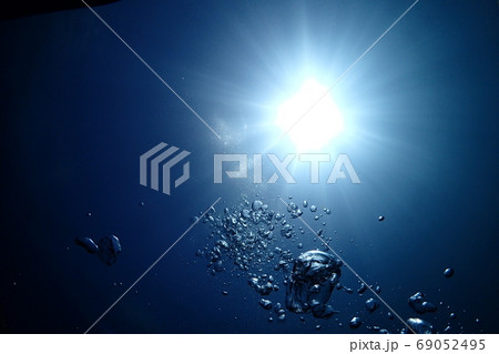 海中への光 海中への光 69052495