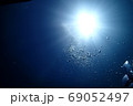 水中への光 69052497