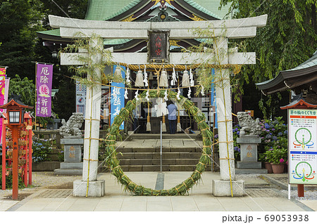 埼玉　川越八幡宮の鳥居と茅の輪くぐり 69053938