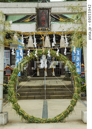 埼玉　川越八幡宮の鳥居と茅の輪くぐり 69053942