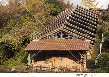石州焼き登窯-2-幾何学的屋根の美しき風景 石州焼き登窯-2-幾何学的屋根の美しき風景 69053968