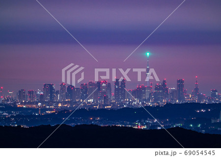 《東京都》東京都市夜景・スカイツリーと新宿副都心 《東京都》東京都市夜景・スカイツリーと新宿副都心 69054545