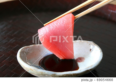 まぐろ 刺身 お箸 69054660
