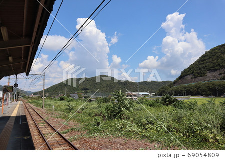 夏。電車待ち。 69054809
