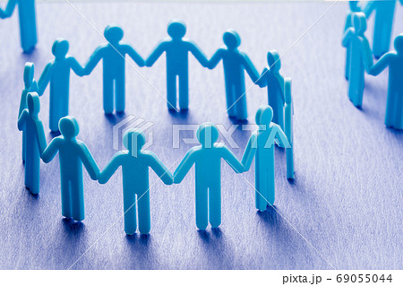 手をつなぐ人の輪 コミュニティ 地域 手をつなぐ人の輪 コミュニティ 地域 69055044