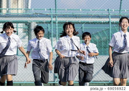 屋上の中学生 屋上の中学生 69056922