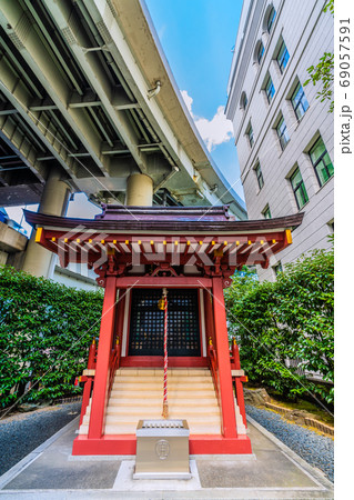 日本の東京都市景観 東証近くにある兜神社。証券界の守り神・商業の神様 日本の東京都市景観 東証近くにある兜神社。証券界の守り神・商業の神様 69057591