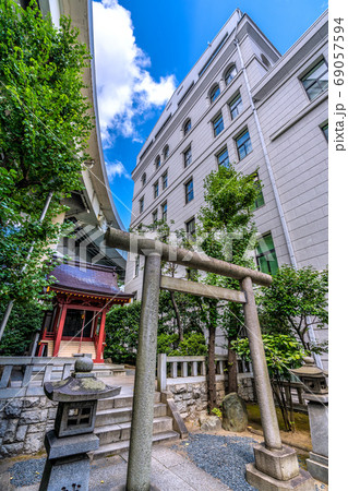 日本の東京都市景観 東証近くにある兜神社。証券界の守り神・商業の神様 日本の東京都市景観 東証近くにある兜神社。証券界の守り神・商業の神様 69057594