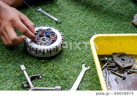 Motorcycle engine repair 69058974