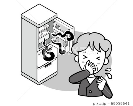 臭いが強い冷蔵室に困っているおばあさん 69059641