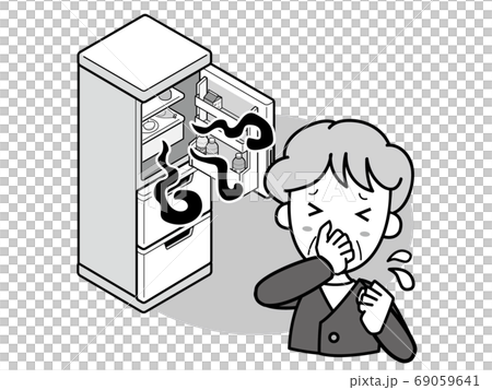 臭いが強い冷蔵室に困っているおばあさん 69059641