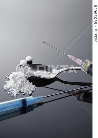 ドラッグ　注射　薬物 69059659