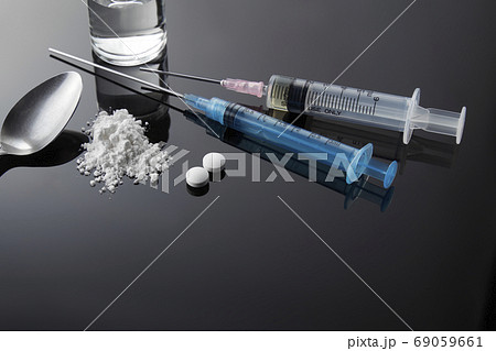 ドラッグ　注射　薬物 69059661