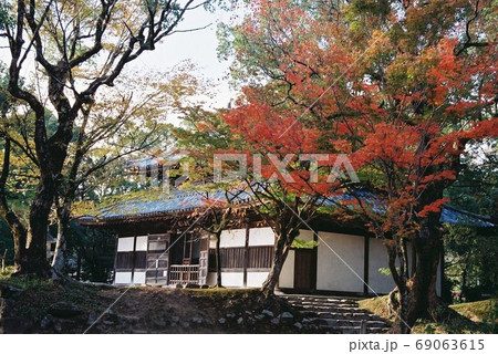 紅葉・観世音寺本堂 紅葉・観世音寺本堂 69063615