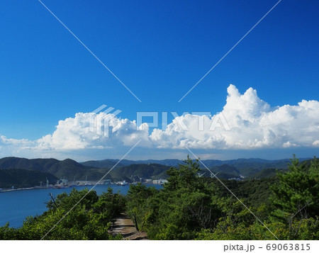万葉岬から見る夏の相生湾の風景 69063815