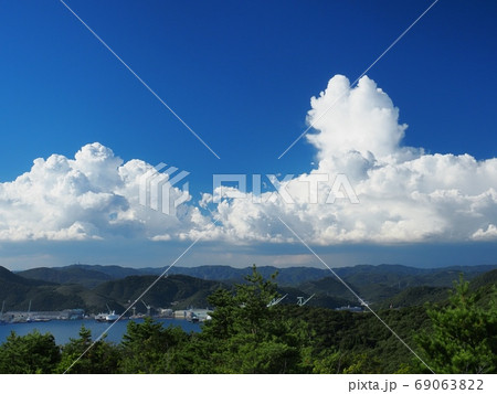 万葉岬から見る夏の相生湾の風景 万葉岬から見る夏の相生湾の風景 69063822