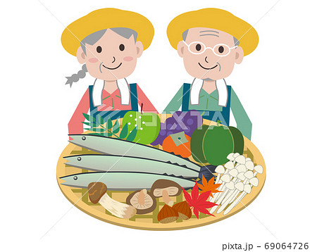 老人が秋の旬食材を紹介する 69064726