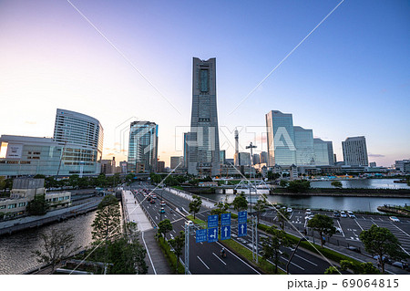 《神奈川県》横浜みなとみらい・夕景 《神奈川県》横浜みなとみらい・夕景 69064815