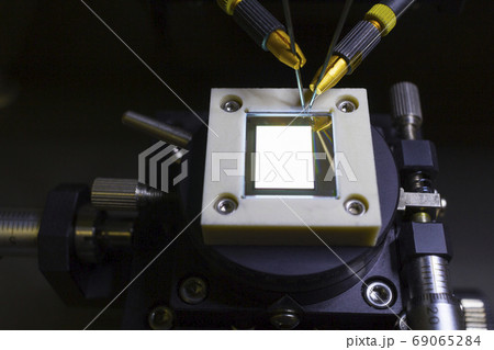 Checking turn on small oled display on a probe station Checking turn on small oled display on a probe station 69065284