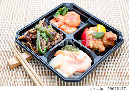 4種の中華弁当 69066127