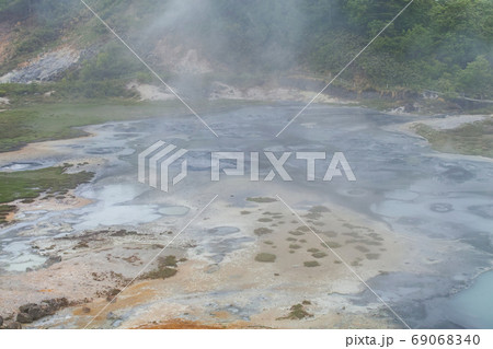 秋田県/ 後生掛自然研究路  大湯沼（非常に珍しい泥火山などが観察できる自然観察散策路） 69068340