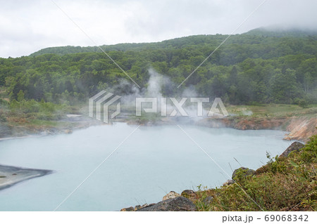 秋田県/ 後生掛自然研究路 大湯沼(非常に珍しい泥火山などが観察できる自然観察散策路) 秋田県/ 後生掛自然研究路 大湯沼(非常に珍しい泥火山などが観察できる自然観察散策路) 69068342