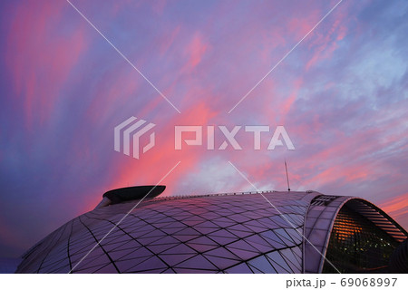 夕方 夕暮れ 夕焼け 69068997