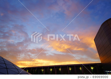 夕方 夕暮れ 夕刻 69069000