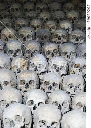 Human skulls as pirate texture 69069207