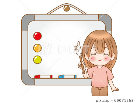 説明する女性 69071268