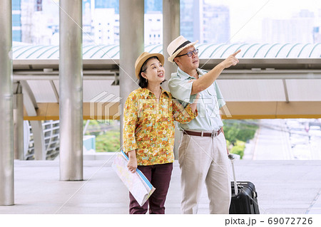 Traveler couple elderly wear hat with luggage Traveler couple elderly wear hat with luggage 69072726