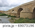 グアダルキビル川にかかるコルドバのローマ橋Puente Romano(Spain/Cordoba) 69073196