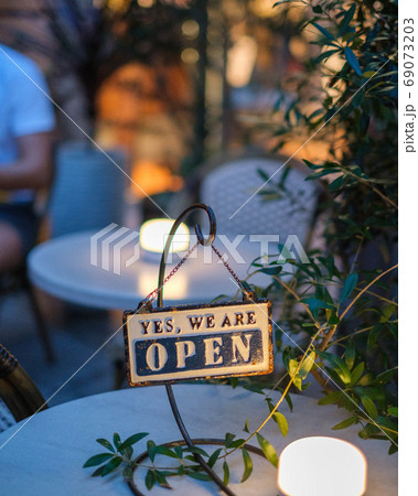 カフェバーのエントランス カフェバーのエントランス 69073203