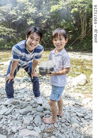 川原でBBQ　飯盒準備 69073256