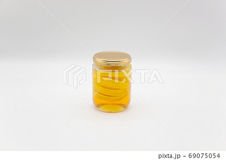 瓶詰めの蜂蜜れもん 69075054